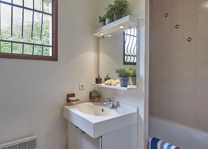 Holiday Home In Quillan Near Pyrenees Hébergement de vacances